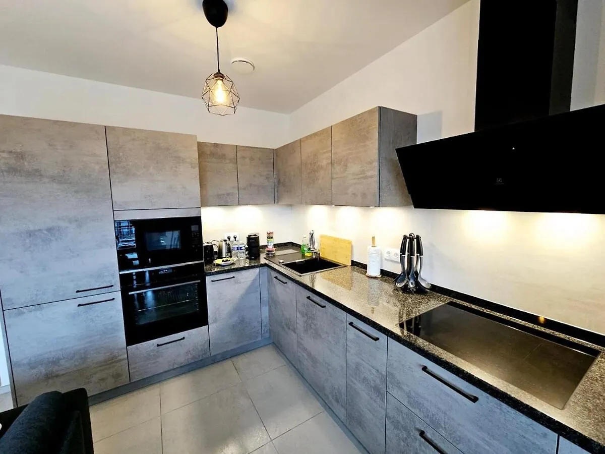 Comfy One Bedroom Flat With Parking&Balcony-Cd9 Luxemburg