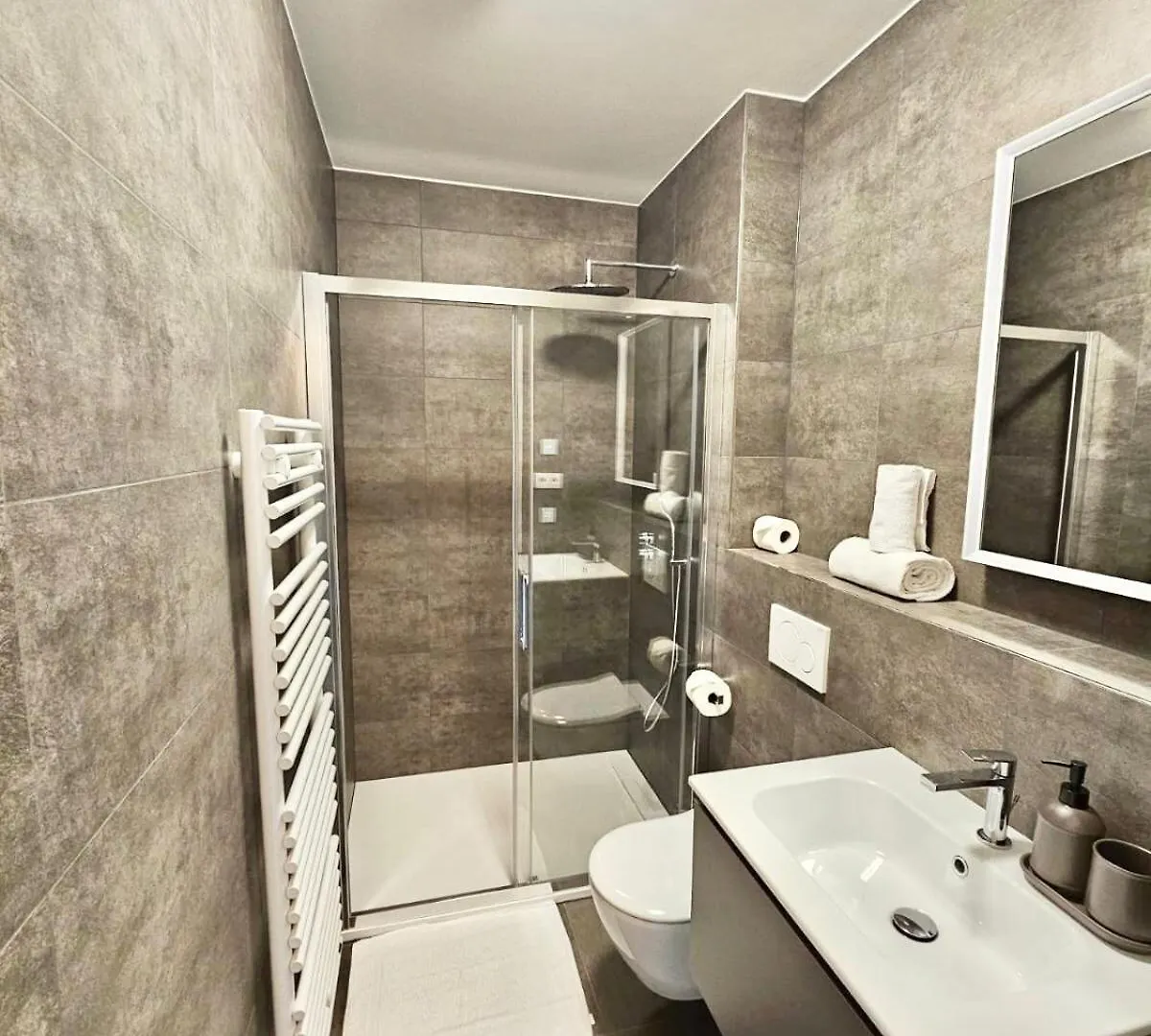 Lägenhet Comfy One Bedroom Flat With Parking&Balcony-Cd9 Luxemburg